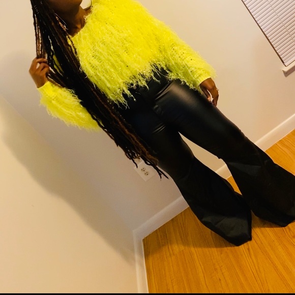 Plus size stretch faux leather pants - Picture 3 of 5